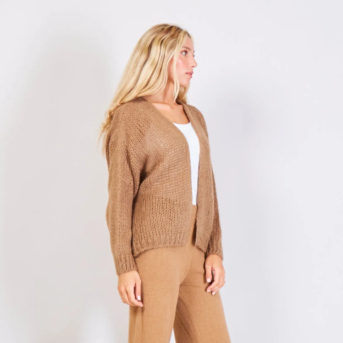 Wholesale chunky-knit buttonless cardigan