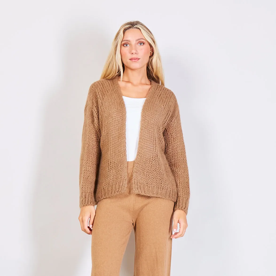 Wholesale chunky-knit buttonless cardigan