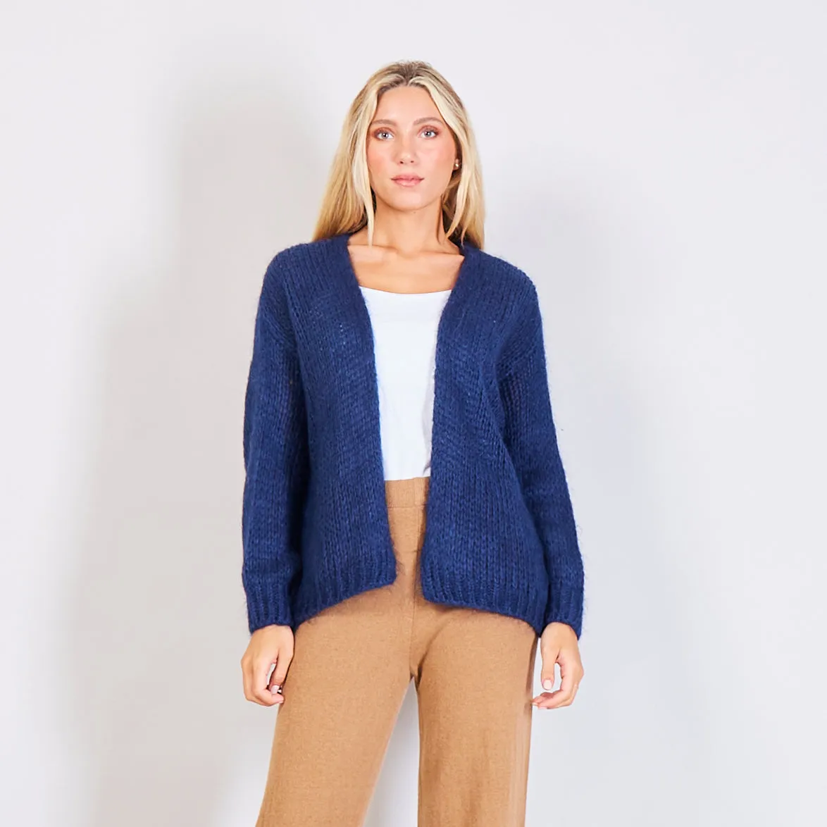 Wholesale chunky-knit buttonless cardigan